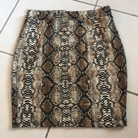 SHEIN Dresses & Skirts - NWOT Reptile Skin Bodycon skirt